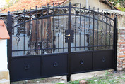 Портална врата от ковано желязо и мрежа